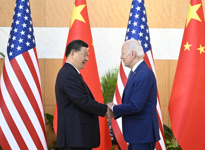 Vida Press nuotr./Xi Jinpingas ir Joe Bidenas