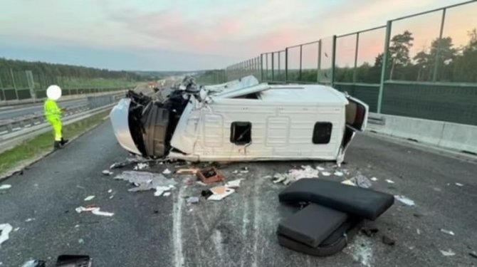 Lenkijos policijos nuotr./Mikroautobuso avarija