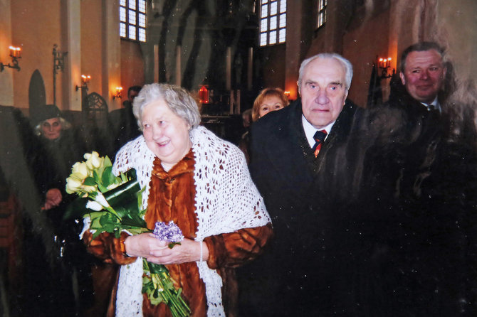 Asmeninio archyvo nuotr./Per deimantines vestuves – 60-ąjį tuoktuvių jubiliejų, Jadvyga ir Jonas bažnyčioje atnaujino santuokos įžadus