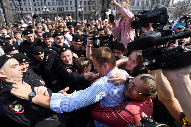 AFP/„Scanpix“ nuotr./Per protestą sulaikytas A.Navalnas