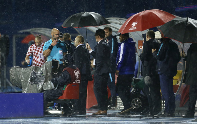 „Scanpix“ nuotr./Rungtynės Kroatijoje dėl lietaus buvo nutrauktos