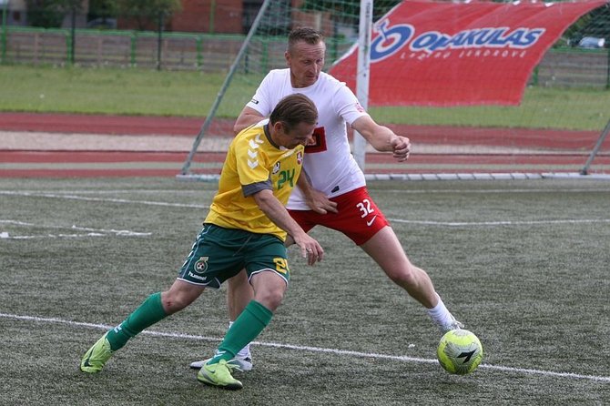 15min.lt nuotr./Futbolo aikštelėje – žurnalistai