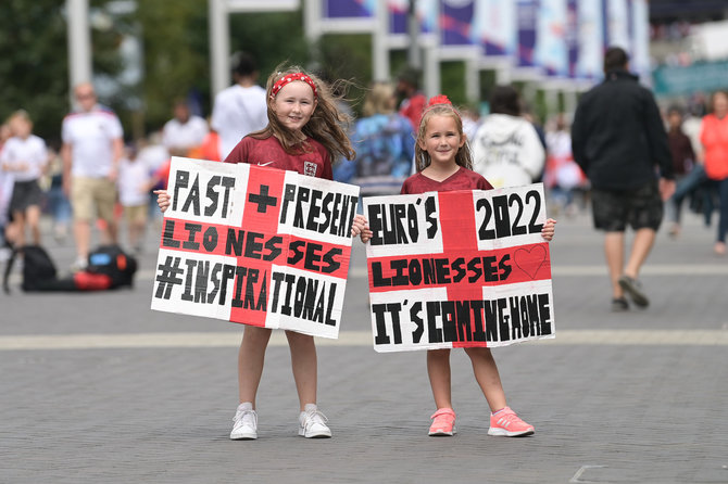 AFP/„Scanpix“ nuotr./Prieš finalą šalia „Wembley“ stadiono