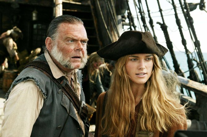 Kadrai iš filmo/Kevinas McNally ir Keira Knightley filme „Karibų piratai“