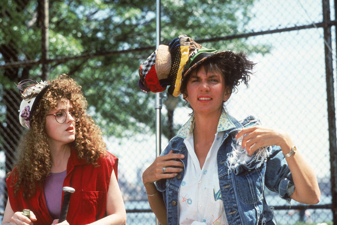 Kadras iš filmo/Bernadette Peters ir Mercedes Ruehl filme „Slaves of New York“ (1989)