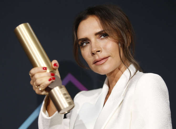 „Reuters“/„Scanpix“ nuotr./Victoria Beckham su Mados ikonos apdovanojimu