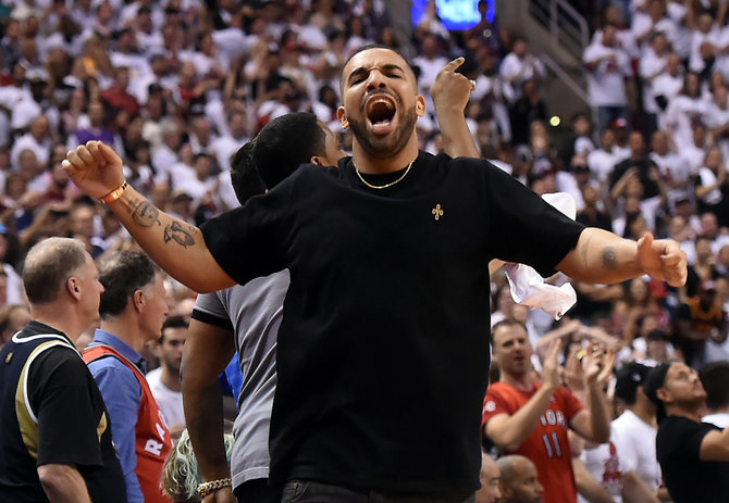 „Reuters“/„Scanpix“ nuotr./Reperis Drake'as Toronto „Raptors“ rungtynėse.