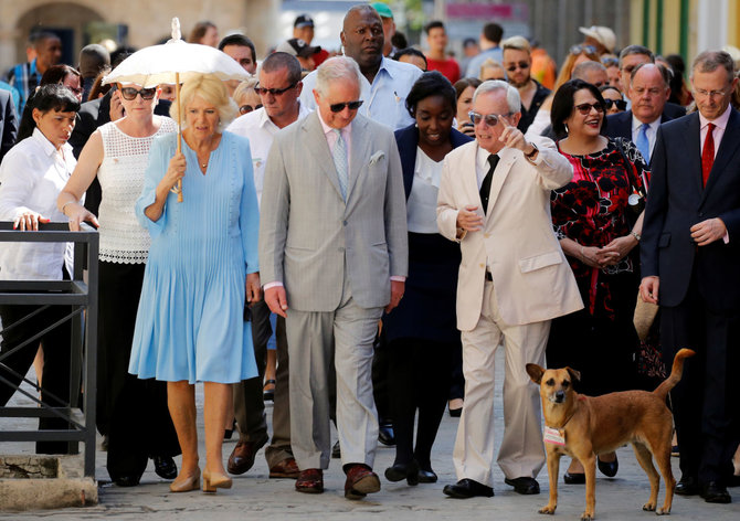 „Reuters“/„Scanpix“ nuotr./Kornvalio hercogienė Camilla ir princas Charlesas Havanoje