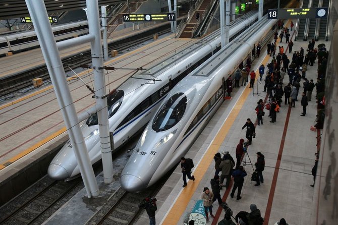 AFP/„Scanpix“ nuotr./Greitaeigis traukinys Kinijoje