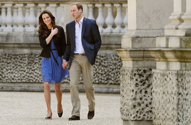„Reuters“/„Scanpix“ nuotr./Princas Williamas ir Kembridžo hercogienė Catherine (2011-ųjų balandį)