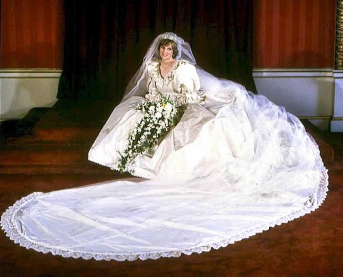 AFP/„Scanpix“ nuotr./Diana Spencer per savo vestuves (1981 m.)