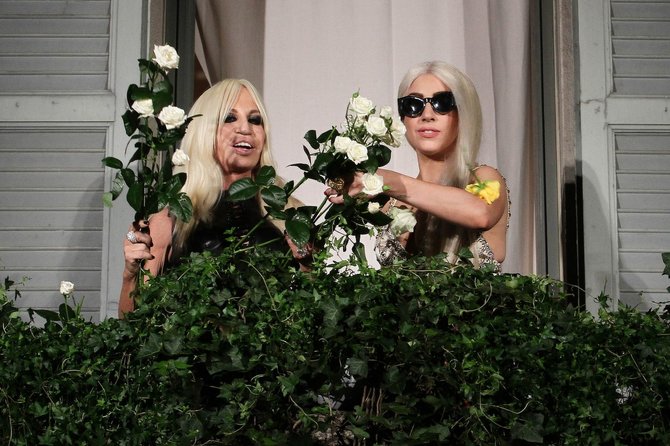 Donatella Versace ir Lady Gaga