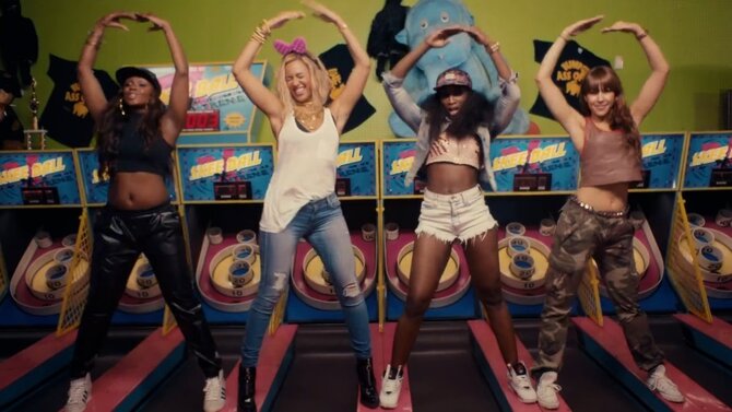 Kadras iš „Youtube“/Beyonce dainos „XO“ vaizdo klipe