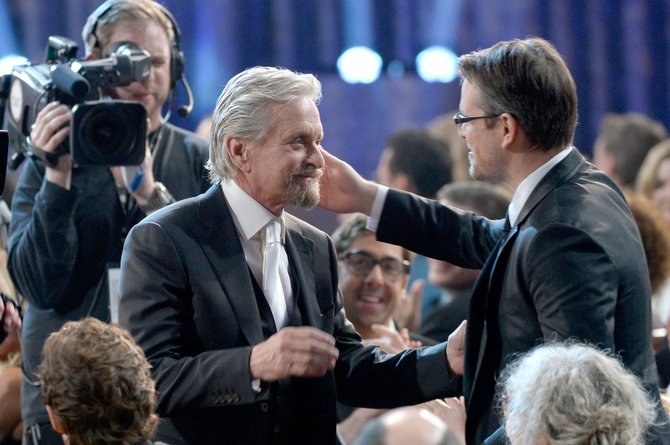 AFP/„Scanpix“ nuotr./Michaelas Douglasas ir Mattas Damonas