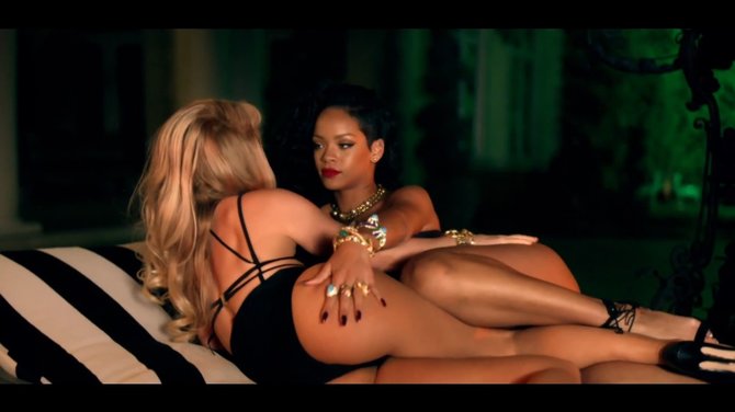 Kadras iš „Youtube“/Shakira ir Rihanna dainos „Can't Remember to Forget You“ vaizdo klipe