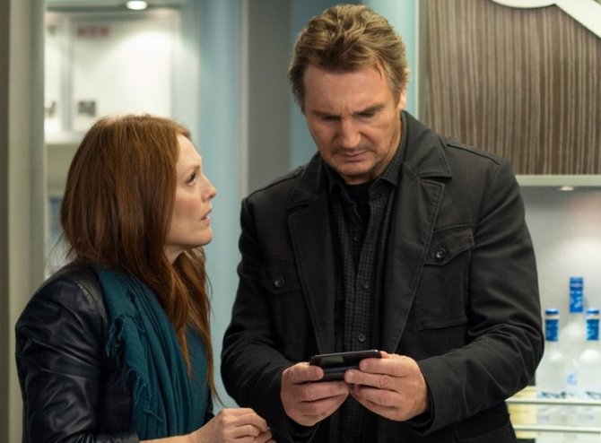 „ACME Film“ archyvo nuotr./Julianne Moore ir Liamas Neesonas filme „Non-stop“