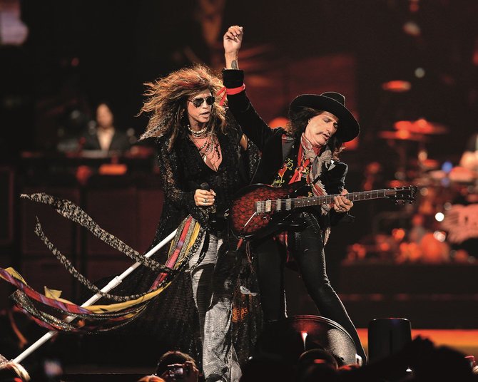 AOP nuotr./Steveno Tylerio ir Joe Perry duetas ištvėrė išbandymus laiku, šlove, kvaišalais ir nemenkais abiejų ego... Muzikuojantys „Aerosmith“ nuo pat grupės susikūrimo pradžios, jiedu iki šiol yra jos pagrindas.