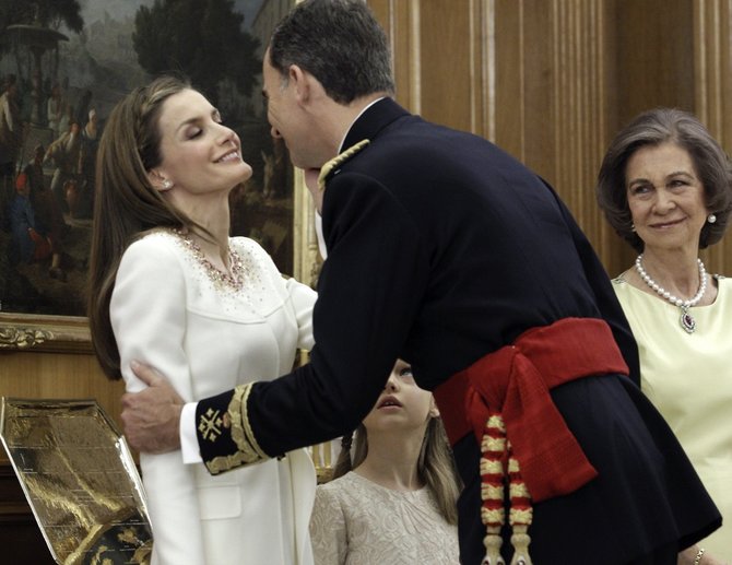 „Reuters“/„Scanpix“ nuotr./Karalius Felipe VI su žmona Letizia