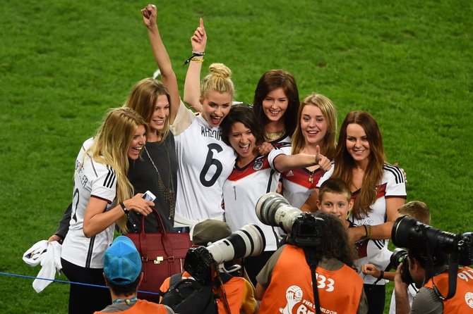 AFP/„Scanpix“ nuotr./Vokiečių futbolininkų mylimosios