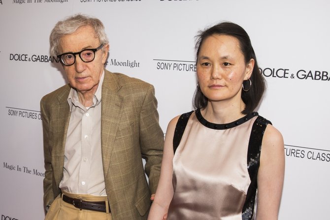„Reuters“/„Scanpix“ nuotr./Woody Allenas su žmona Soon-Yi Previn