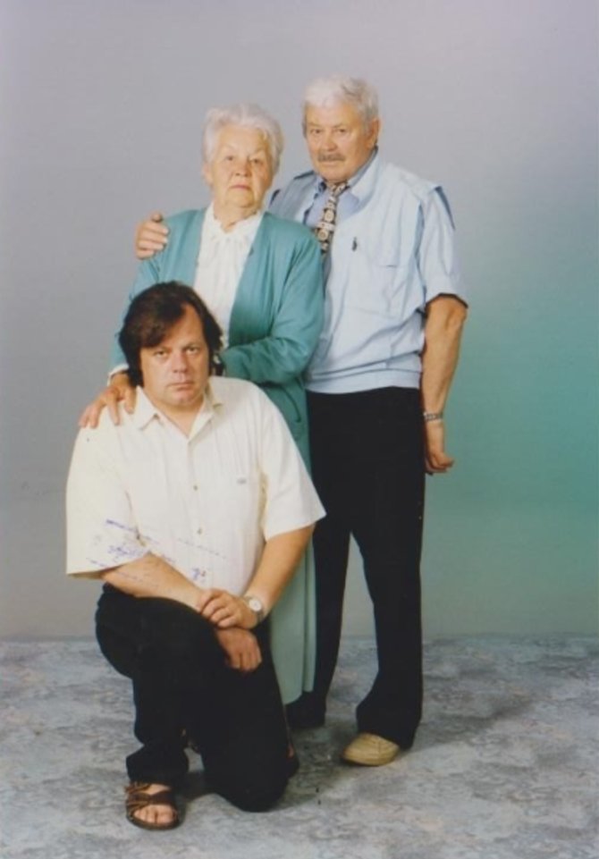 A.Aleksandravičiaus nuotr./Donatas Banionis su žmona Ona ir sūnumi Raimundu (1996 m.)
