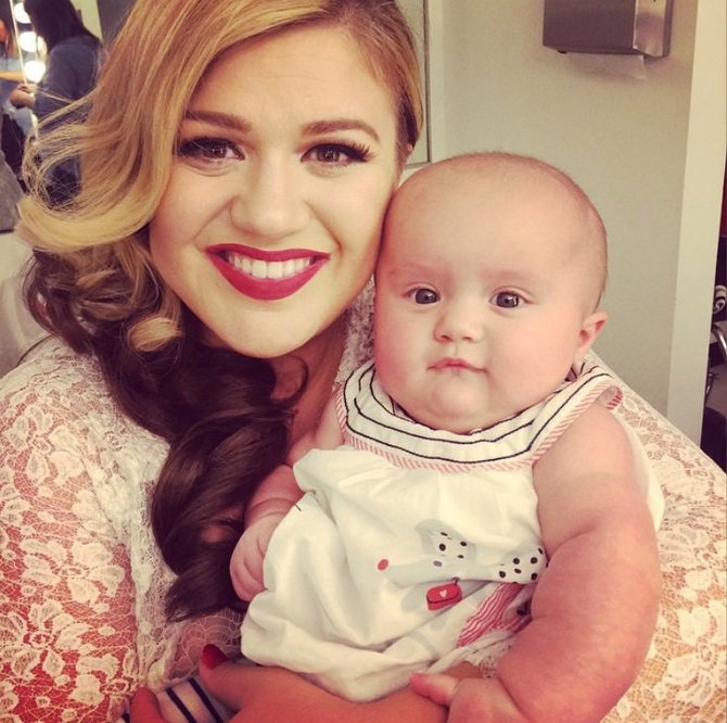 „Instagram“ nuotr./Kelly Clarkson su dukra River Rose
