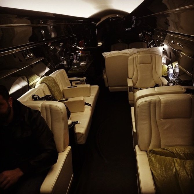 „Instagram“ nuotr./Justinas Bieberis Kalėdų proga sau pasidovanojo naują privatų lėktuvą