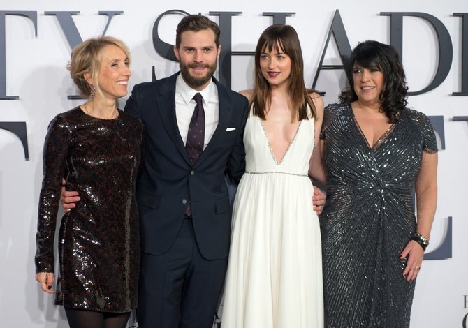 „Scanpix“/„SIPA“ nuotr./Sam Taylor-Johnson, Jamie Dornanas, Dakota Johnson ir E.L.James