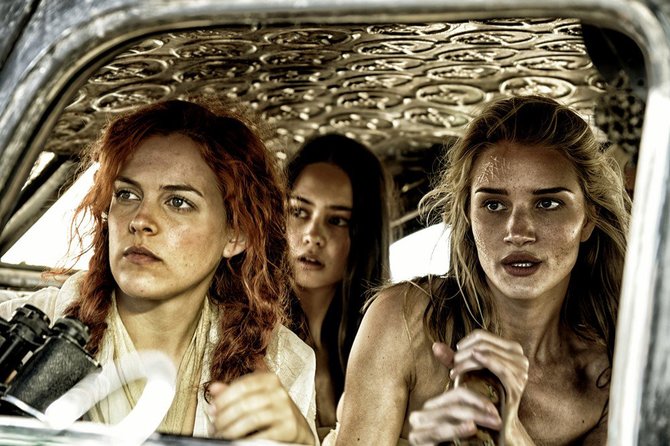 „ACME Film“ nuotr./Riley Keough, Courtney Eaton ir Rosie Huntington-Whiteley filme „Pašėlęs Maksas. Įtūžio kelias“