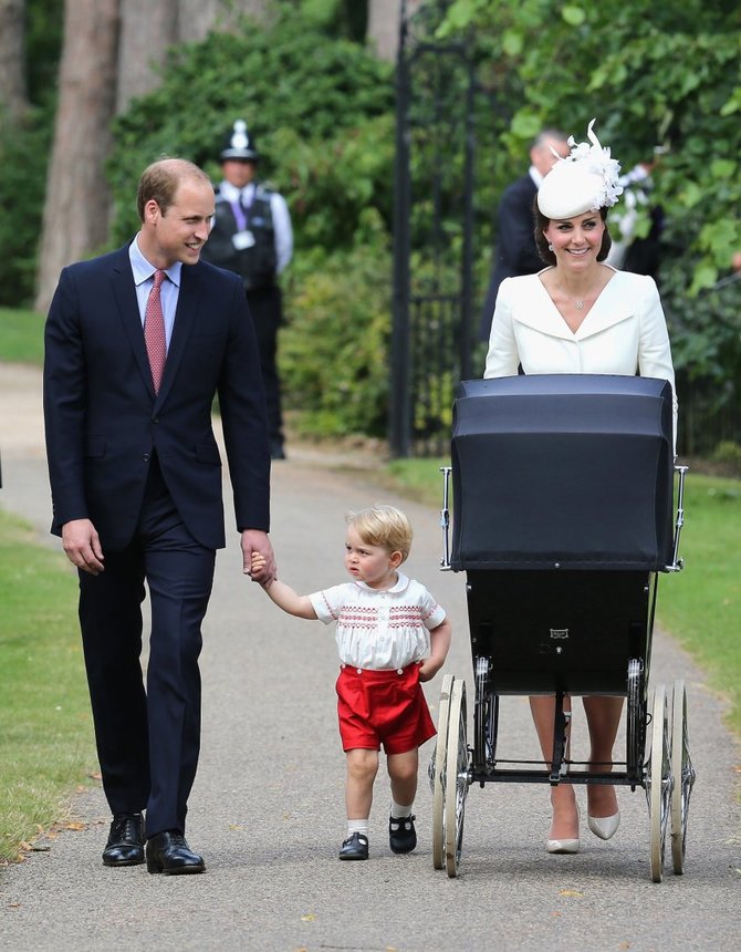AFP/„Scanpix“ nuotr./Princas Williamas ir Kembridžo hercogienė Catherine su vaikais