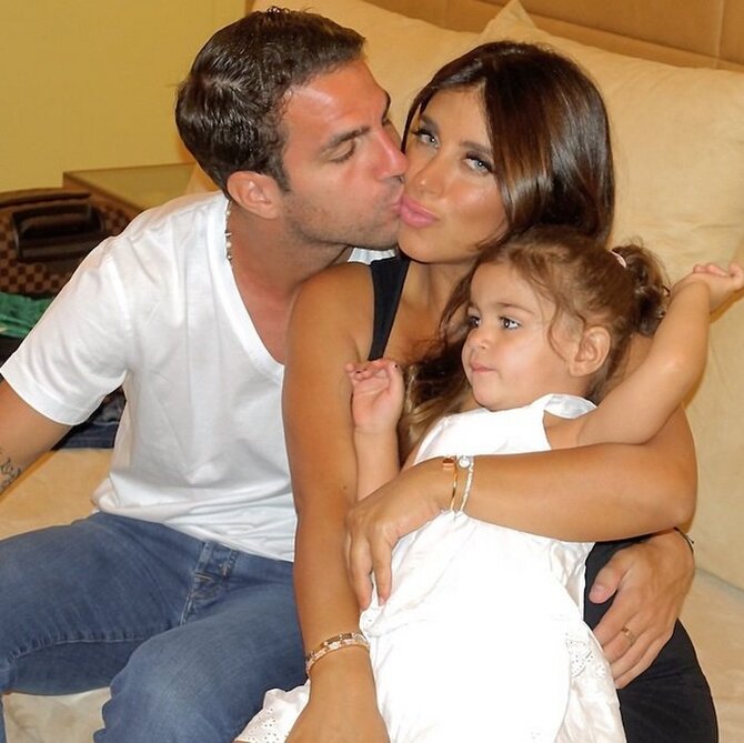 „Instagram“ nuotr./Cescas Fabregasas ir Daniella Semaan su dukra Lia