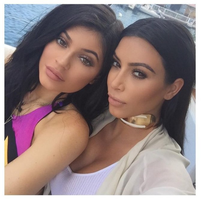 „Instagram“ nuotr./Kylie Jenner ir Kim Kardashian