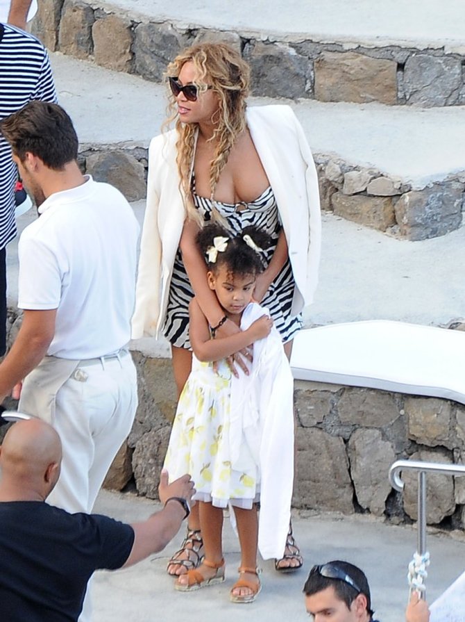 „Scanpix“/Xposurephotos.com nuotr./Beyonce su dukra Blue Ivy Italijoje