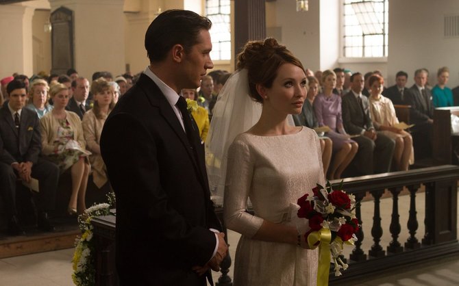 „ACME Film“ nuotr./Tomas Hardy ir Emily Browning filme „Legenda“