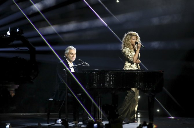 „Reuters“/„Scanpix“ nuotr./Andrea Bocelli ir Tori Kelly