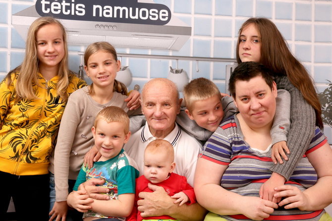 Arūno Svelnos nuotr./Vidas Antonovas su žmona Rima ir vaikais