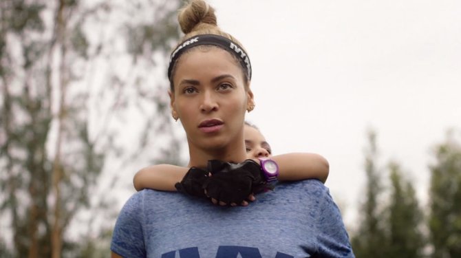 Video kadras/Beyonce su dukra Blue Ivy