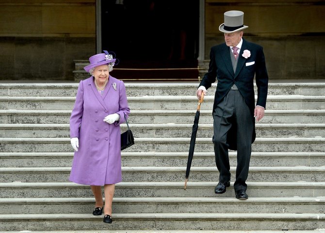 „Scanpix“/„PA Wire“/„Press Association Images“ nuotr./Karalienė Elizabeth II ir princas Philipas (2014 m.)