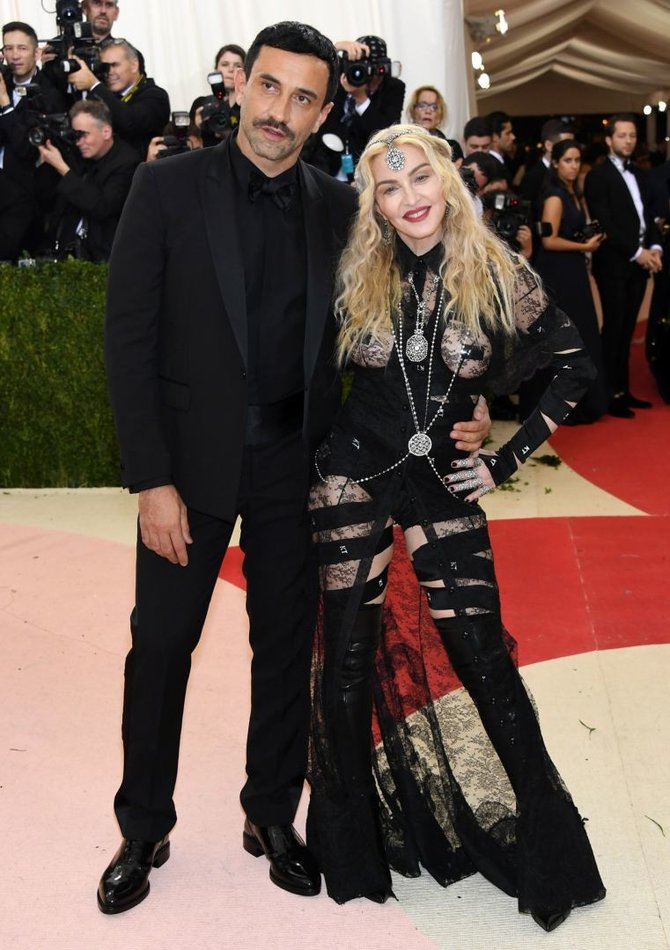 AFP/„Scanpix“ nuotr./Madonna ir Riccardo Tisci