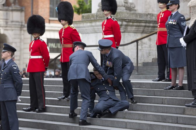 AFP/„Scanpix“ nuotr./Šventinės pamaldos Šv. Pauliaus katedroje