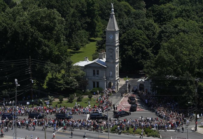 „Reuters“/„Scanpix“ nuotr./Muhammado Ali laidotuvių procesija