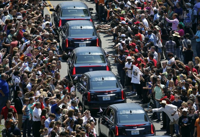 „Scanpix“/AP nuotr./Muhammado Ali laidotuvių procesija