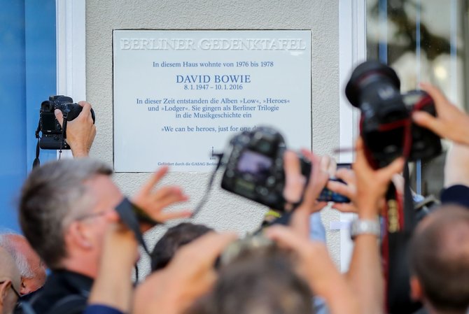 „Scanpix“/AP nuotr./Berlyne atidengta atminimo lenta popmuzikos superžvaigždei Davidui Bowie