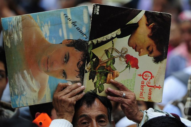 AFP/„Scanpix“ nuotr./Atsisveikinimas su Meksikos estrados žvaigžde Juanu Gabrieliu