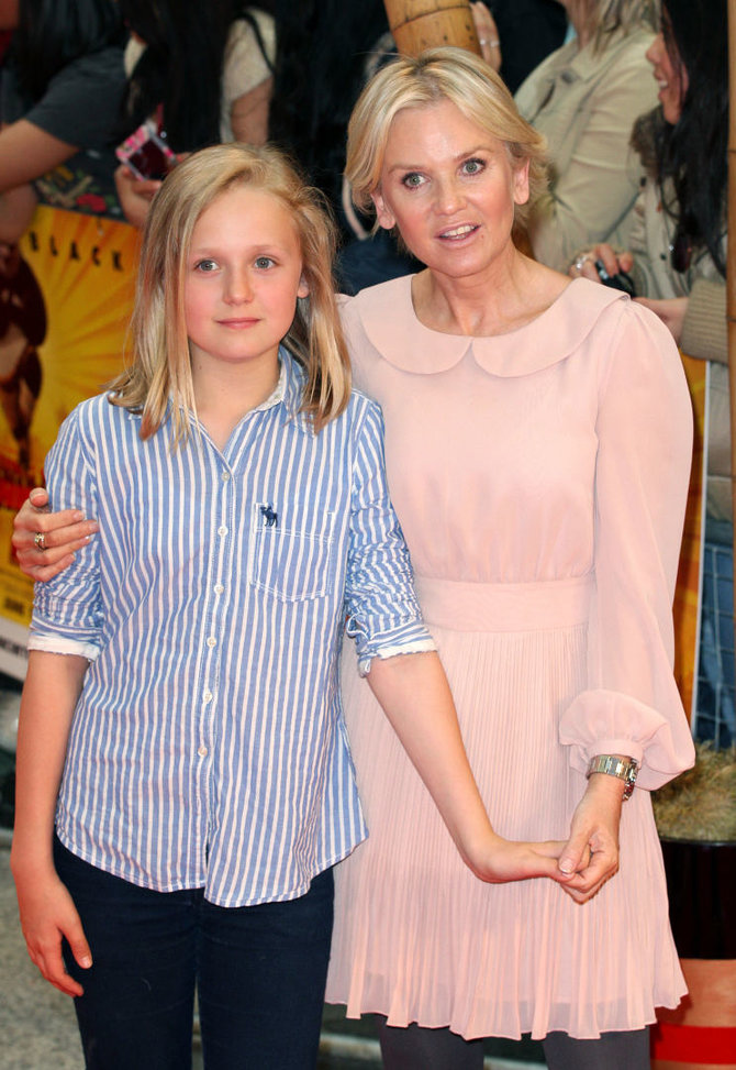 Vida Press nuotr./Beau Jessop su savo mama, britų aktore Lisa Maxwell (2011 m.)