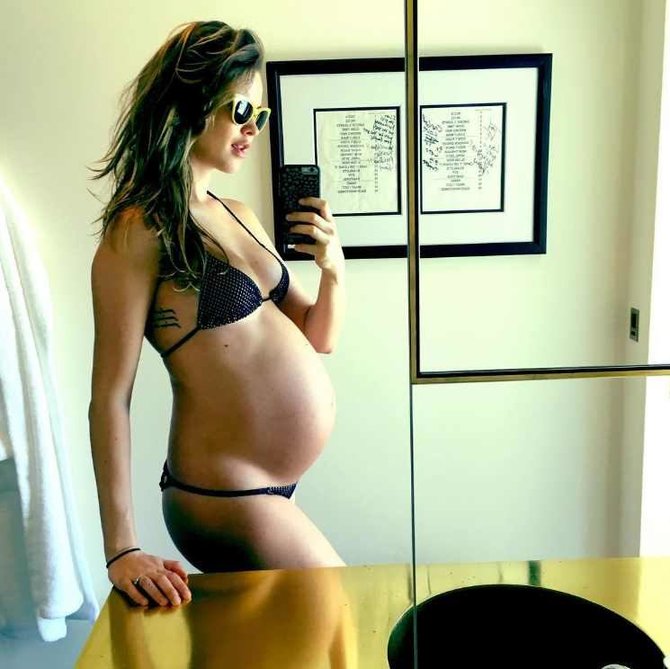 „Instagram“ nuotr./Behati Prinsloo 34-ą nėštumo savaitę