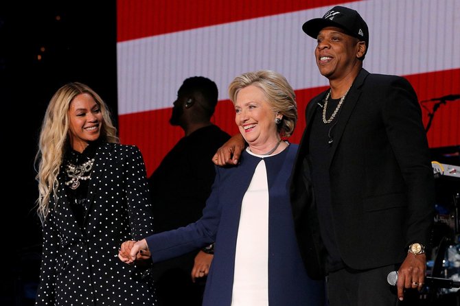 „Reuters“/„Scanpix“ nuotr./Beyonce ir Jay Z su Hillary Clinton