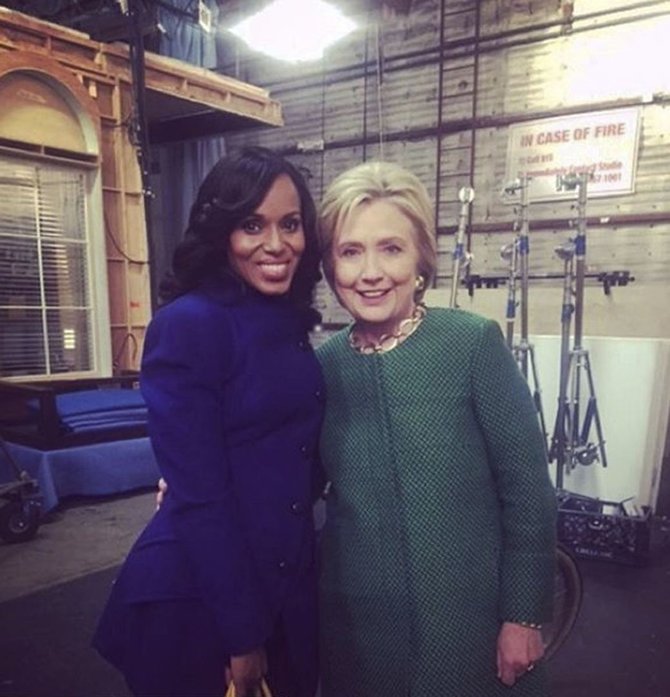 „Scanpix“/Xposurephotos.com nuotr./Kerry Washington ir Hillary Clinton