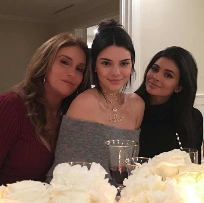 „Instagram“ nuotr./Caitlyn, Kendall ir Kylie Jenner