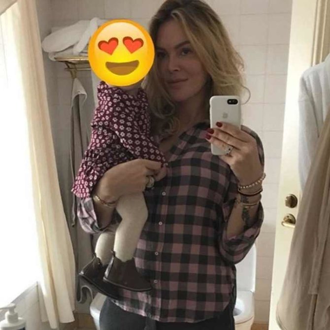 „Instagram“ nuotr./Julija Lubichanskaja su savo ir Žilvino Trato dukra